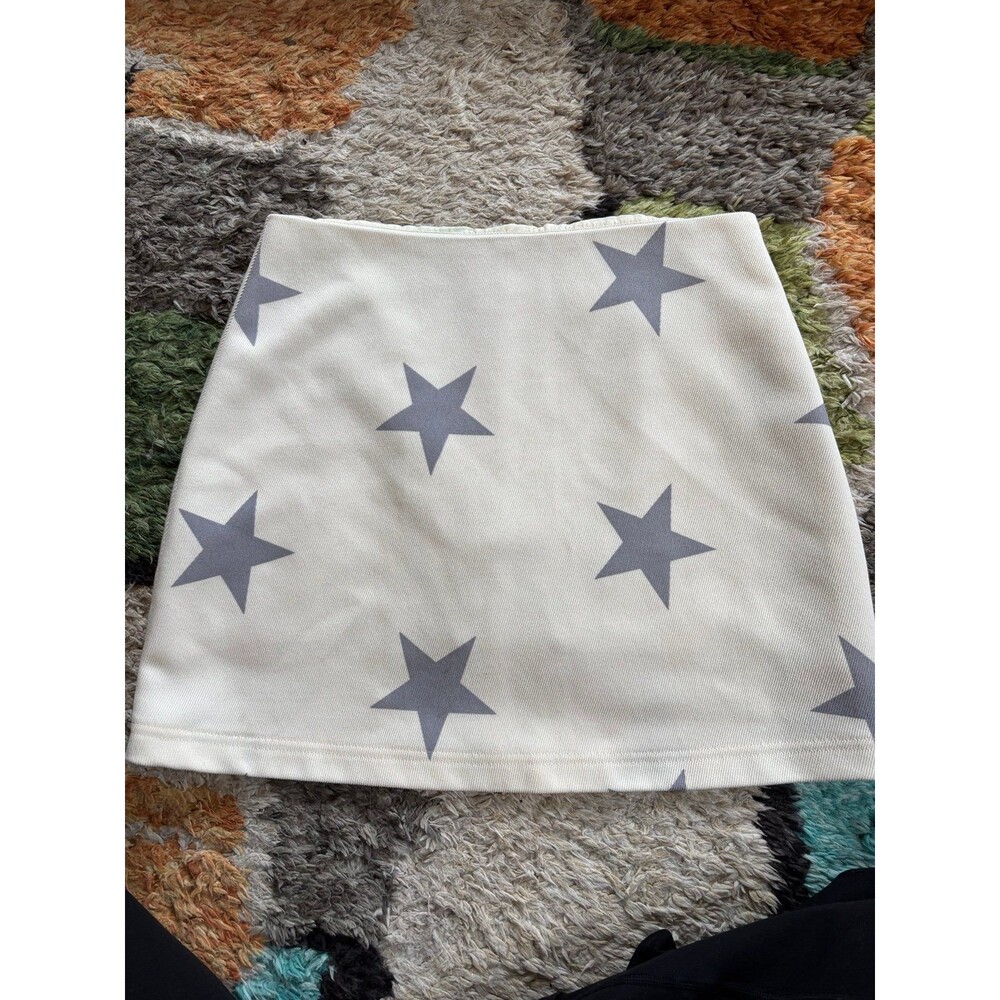 Storia White Mini Skirt with Gray Star Print